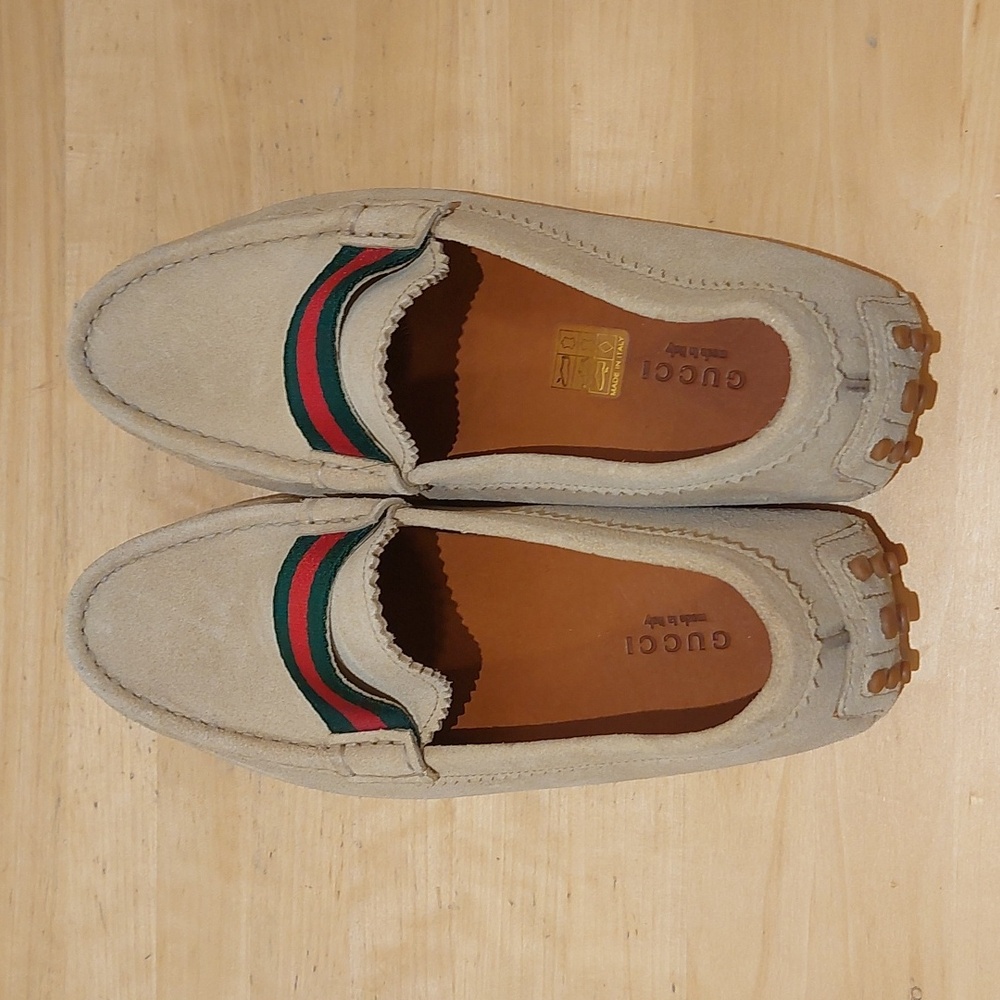 GUCCI Beige Suede Green/Red Strap Loafer Shoes  - Picture 7 of 16
